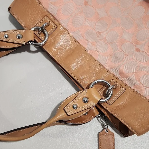 Coach - Picture 5 of 15